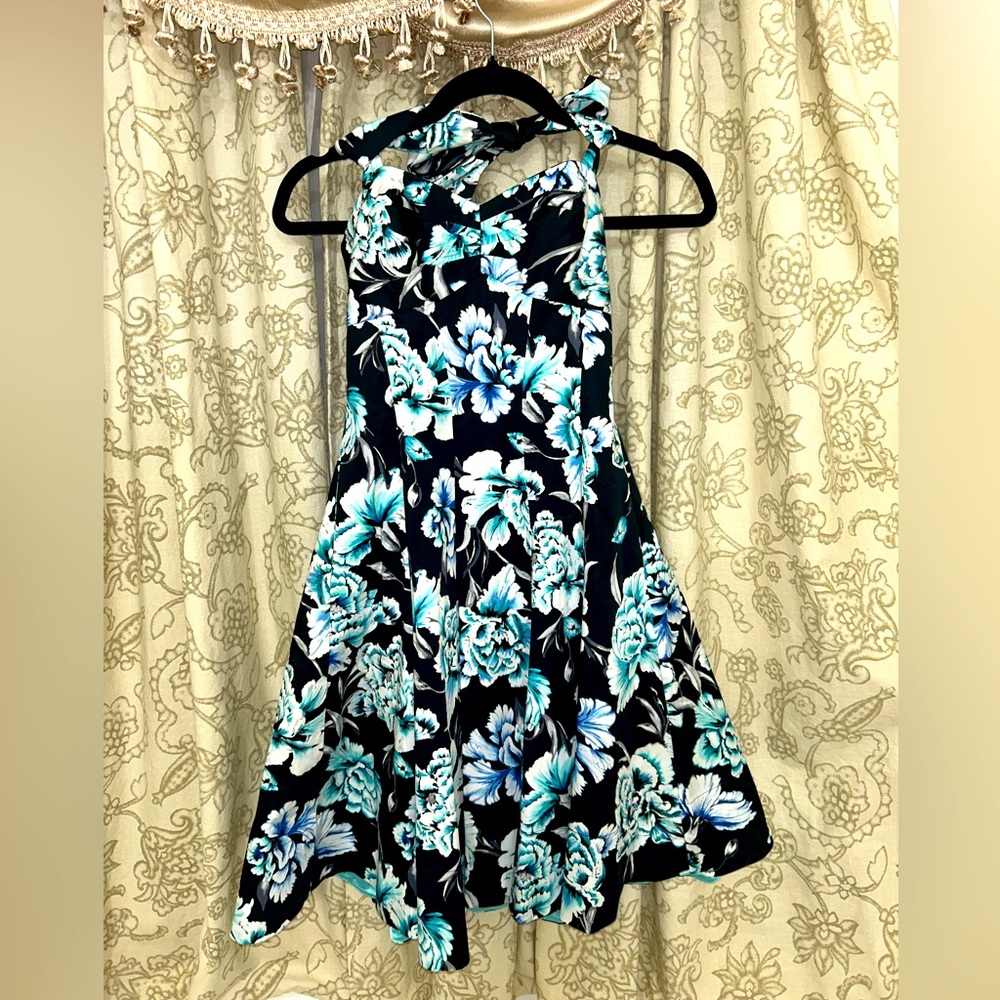 NWT. WHBM Women’s Halter Neck Floral Dress.